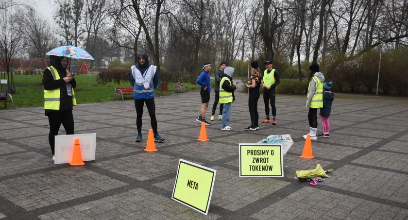 Łowicz. W ramach parkrun gonili zająca w Parku Błonie (foto)