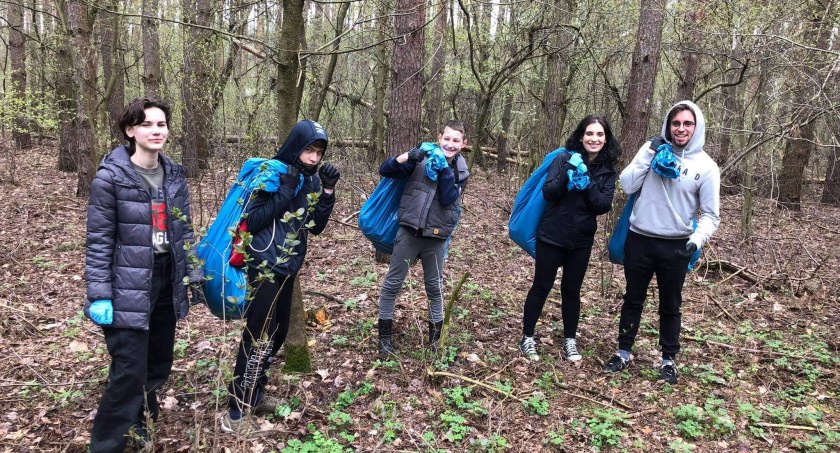 Więcej blasku w lasku, czyli wielkie sprzątanie łowickich lasów (foto)