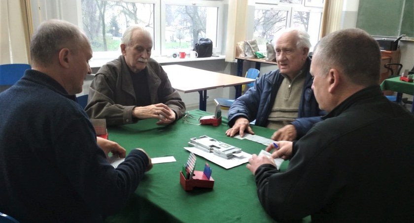 Brydżowa środa łowickich seniorów