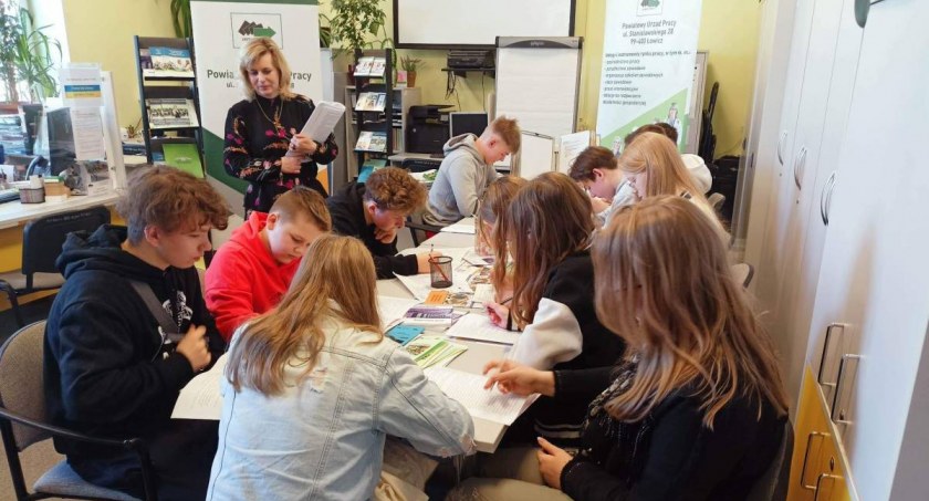 Szkoła Podstawowa i co dalej - zastanawiali się ósmoklasiści z Dąbkowic (foto)