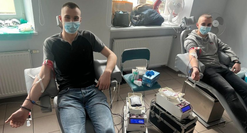 Uczniowie ZSP nr 1 w Łowiczu oddawali krew (foto)