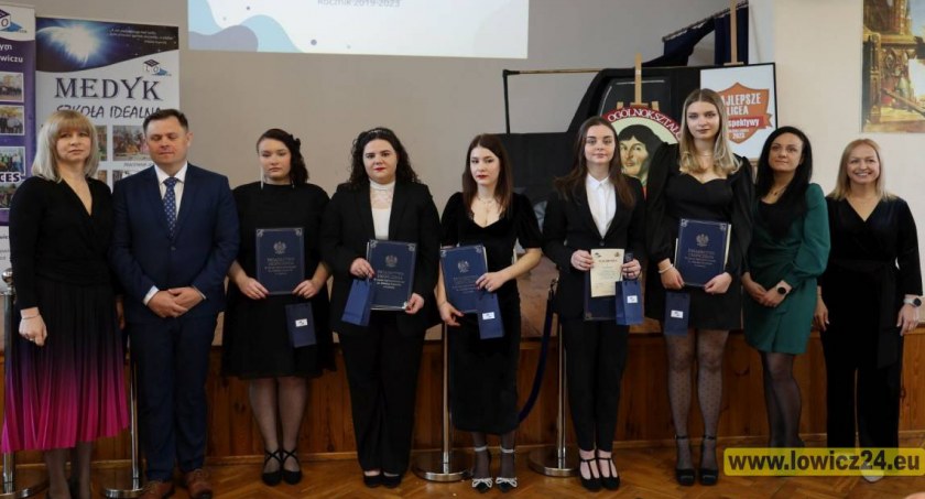II LO oficjalnie pożegnało tegorocznych abiturientów (foto)