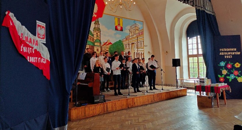 Pożegnanie absolwentów w ZSP nr 1 (foto)