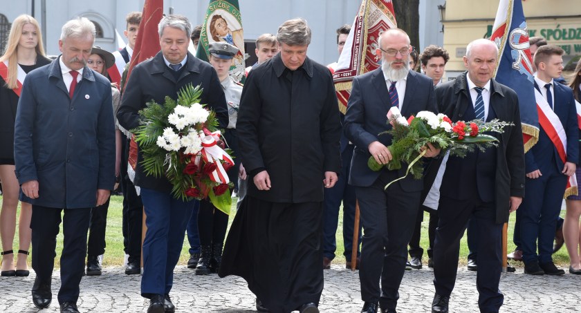 Łowicz. Obchody 232. rocznicy uchwalenia Konstytucji 3 Maja (foto, film)