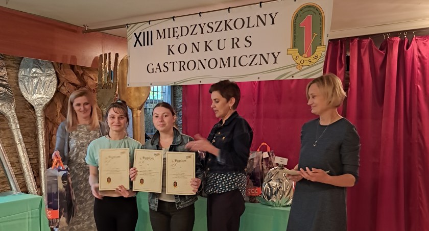 Uczennice z Łowicza wystartowały w XIII Międzyszkolnym Konkursie Gastronomicznym (foto)
