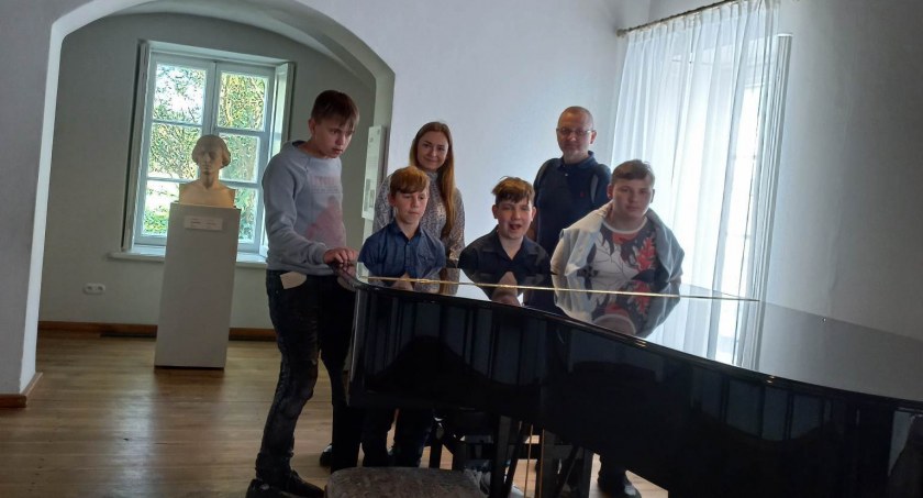 Wychowankowie MOS zwiedzili Żelazową Wolę (foto)