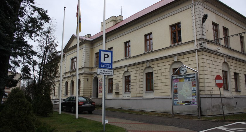 Zmiany organizacyjne w Starostwie Powiatowym w Łowiczu. Utworzono nowy wydział