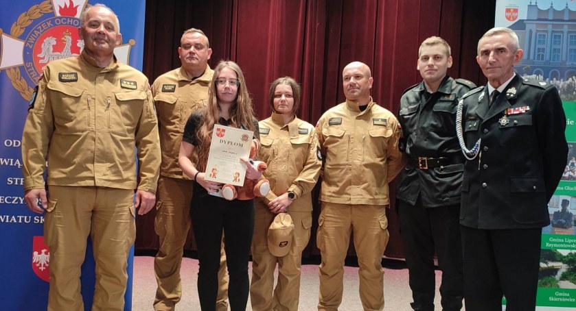 I miejsce uczennicy II LO w Ogólnopolskim Turnieju Wiedzy Pożarniczej na szczeblu powiatowym (foto)