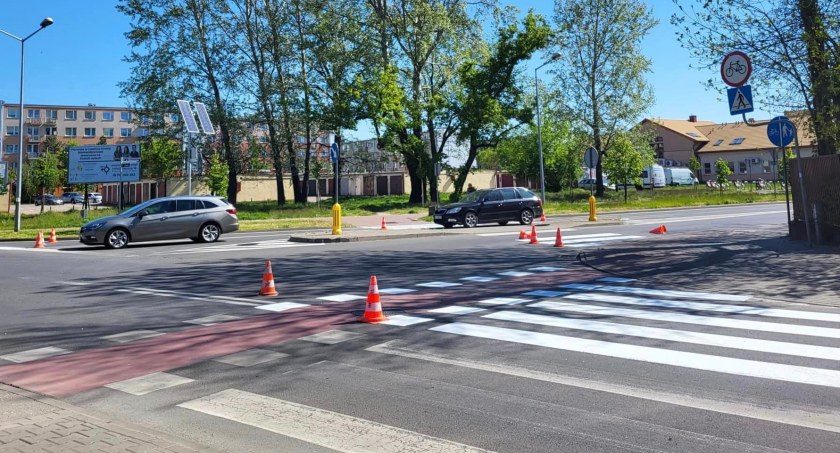 Trwa malowanie linii i pasów na ulicach Łowicza (foto)
