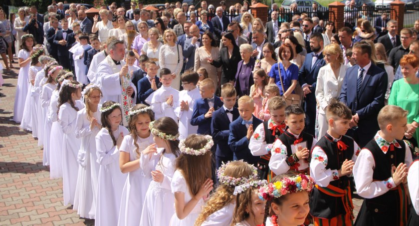 Pierwsza Komunia Święta w parafii Chrystusa Dobrego Pasterza w Łowiczu (foto, film)