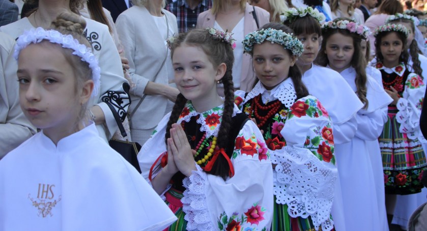 Pierwsza Komunia Święta w parafii katedralnej w Łowiczu (foto, film)