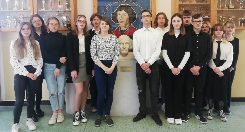 Aż sześciu laureatów konkursu chemicznego wśród uczniów II LO 