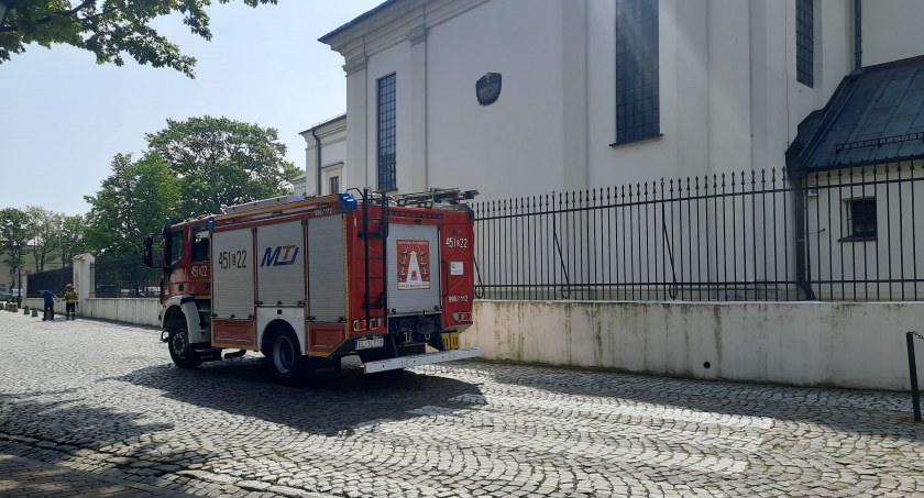 Łowicz. Strażacy kolejny raz wezwani do katedry