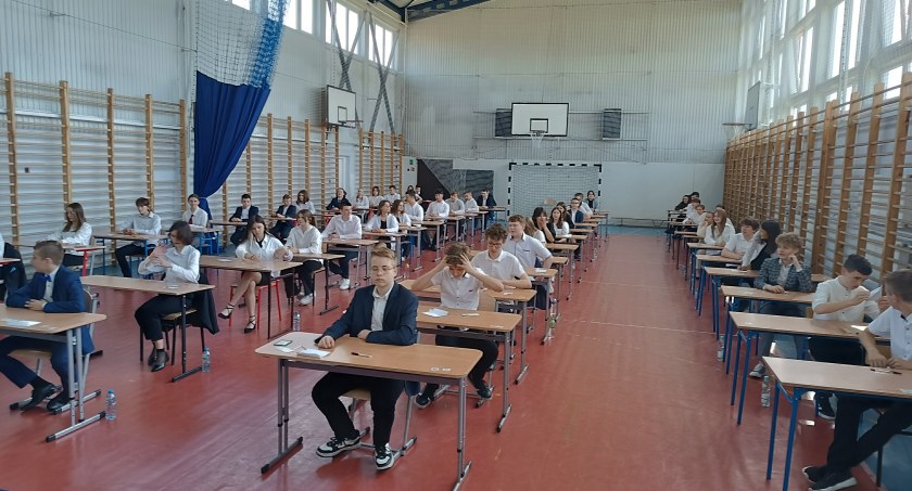 Egzamin Ósmoklasisty w łowickiej Siódemce (foto)