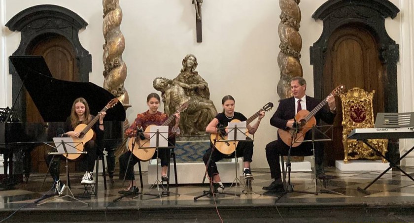 Dla Ciebie Mamo - koncert Centrum Edukacji Muzycznej w Łowiczu (foto, film)