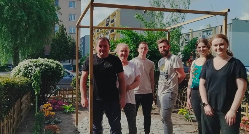 Ogródek na Bratkowicach zyskał nowe oblicze, sąsiedzi będą mieli miejsce do spotkań (foto)