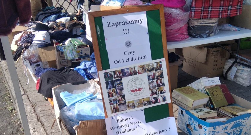 Łowicz. Charytatywna wyprzedaż na miejskim targowisku