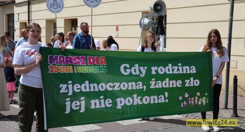 Dzieci przyszłością Polski. Marsz dla Życia i Rodziny przeszedł ulicami Łowicza (foto, film)
