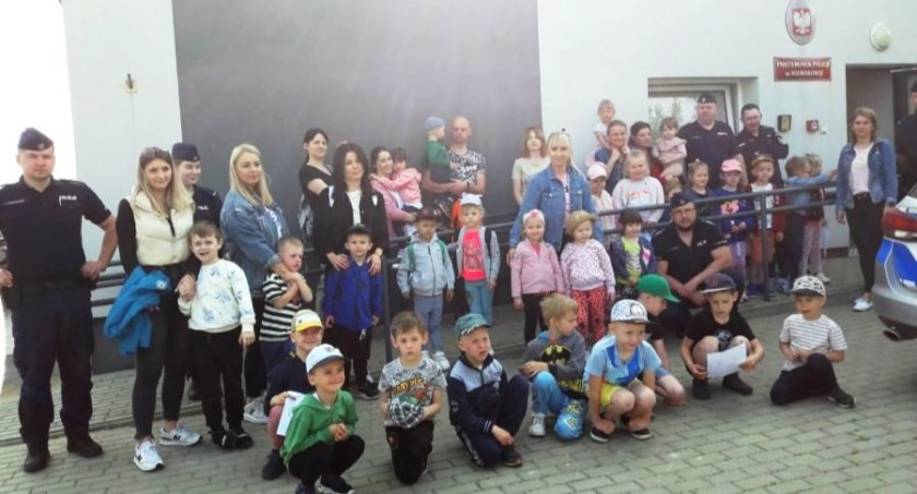 Przedszkolaki z Łaguszewa odwiedziły posterunek policji (foto)