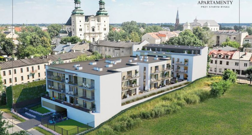 Łowicz. Inwestor wstrzymuje budowę Apartamentów przy Starym Rynku