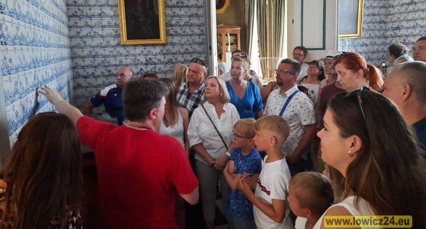 Nieborów. Rozpoczyna się wakacyjne zwiedzanie Pałacu z przewodnikiem