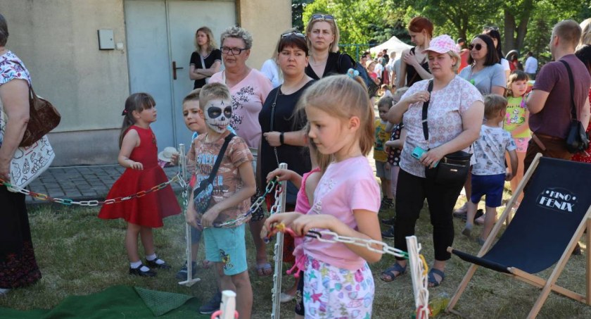Dziedziniec Pełen Radości w Łowiczu (foto, film)