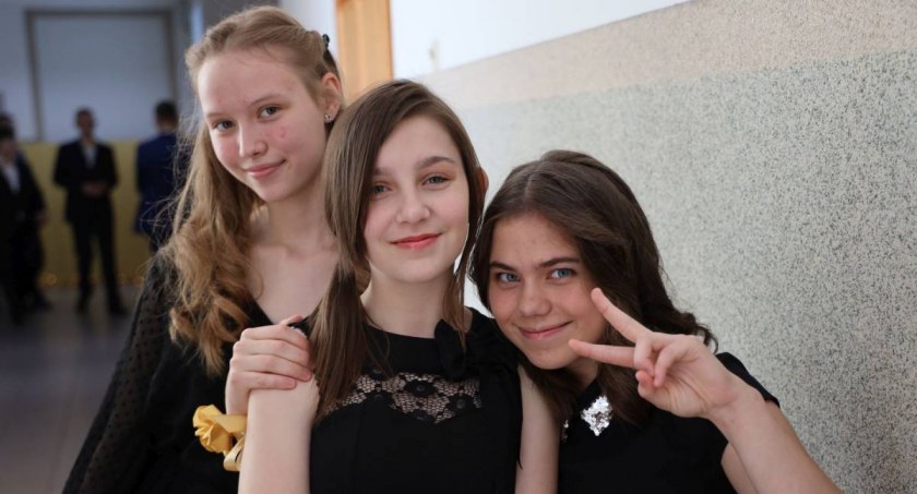 Bal ósmoklasisty w pijarskiej, w iście Hollywoodzkim stylu (foto, film)