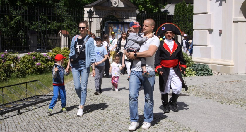 Łowicz. Dzień Dziecka z przewodnikiem PTTK (foto, film)