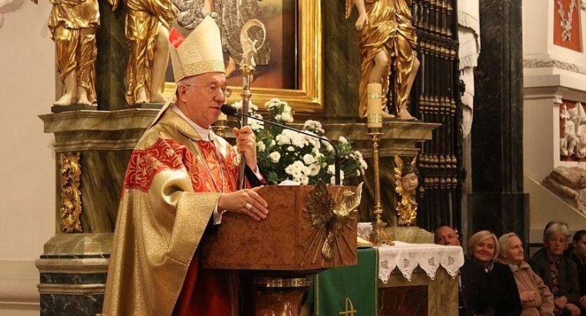 W najbliższy piątek będzie można jeść pokarmy mięsne! Łowicki biskup udzielił dyspensy