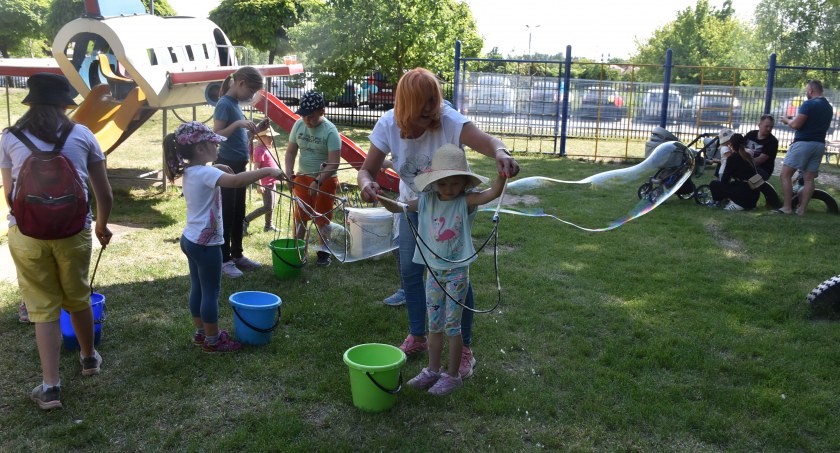 Rodzinny piknik w przedszkolu Jaś i Małgosia (foto, film)