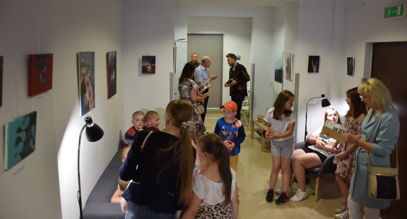 Czas pandemii na obrazach Tomasza Zjawionego (foto)