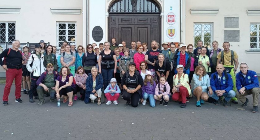Idą do Nieborowa, by zjeść śniadanie z Radziwiłłem (foto)