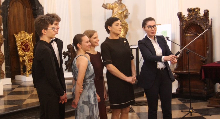 Młodzi, uzdolnieni pianiści zawitali do Łowicza (foto,film)