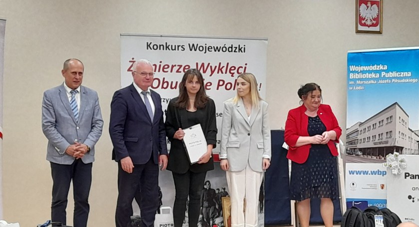 Uczennica ze Zduńskiej Dąbrowy laureatką Wojewódzkiego Konkursu o żołnierzach wyklętych