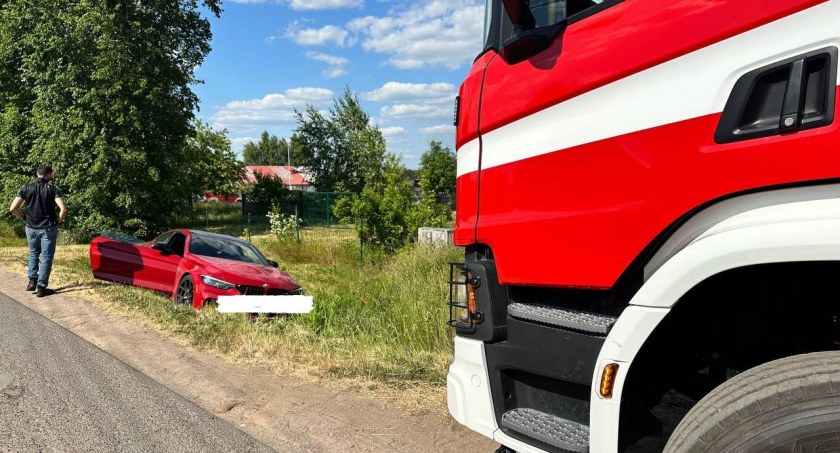 Kolizja pod Łowiczem. 27-latek wymusił pierwszeństwo przejazdu