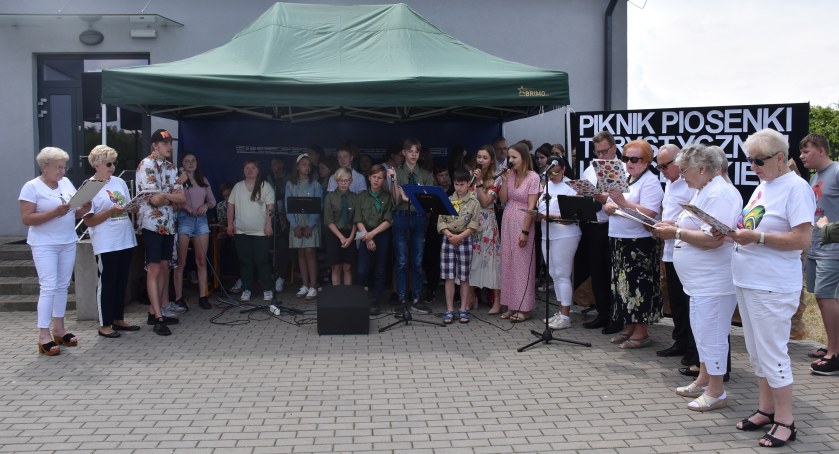MOS Kiernozia. Piknik Piosenki Turystycznej i Harcerskiej (foto,film)