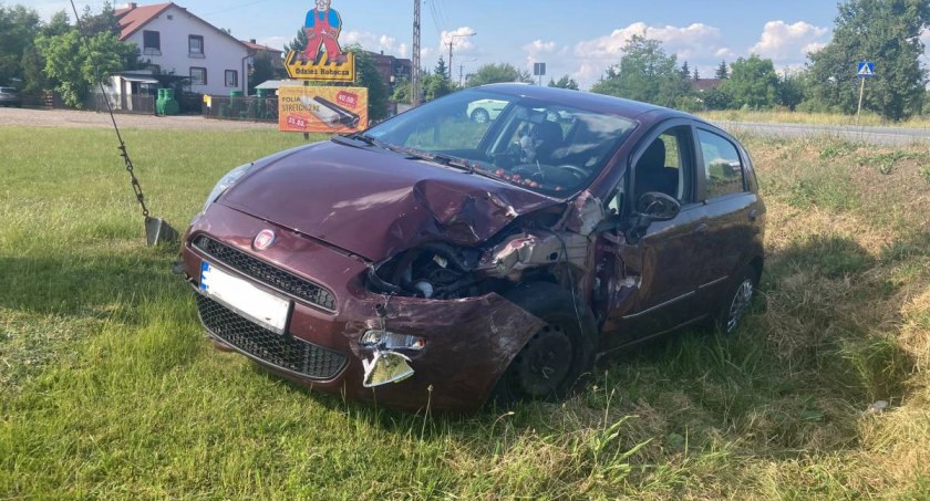 Nieprawidłowy manewr omijania przyczyną wypadku na Zamkowej (foto)