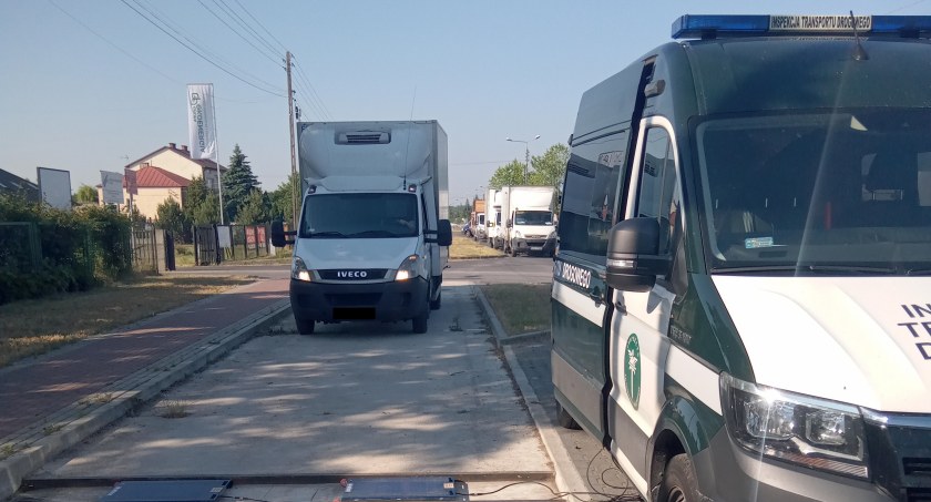 Łowicz. Mandaty dla kierowców przeciążonych busów (foto)