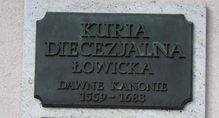 Zmiany personalne w diecezji łowickiej 2023. W których parafiach zmienią się księża?