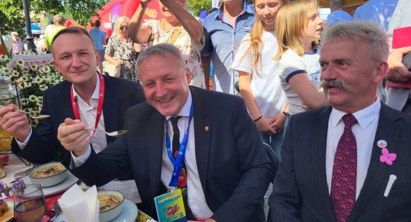Tak smacznie w Łowiczu jeszcze nie było! Trwa Festiwal Kół Gospodyń Wiejskich (foto, film)