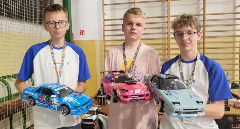 Wyścigi modeli zdalnie sterowanych w Łowiczu (foto, film)