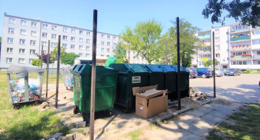 Kolejne wiaty śmietnikowe staną na łowickich osiedlach (foto)