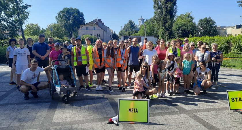 Wakacyjny parkrun w Łowiczu. Piękna pogoda i świetna frekwencja (foto)
