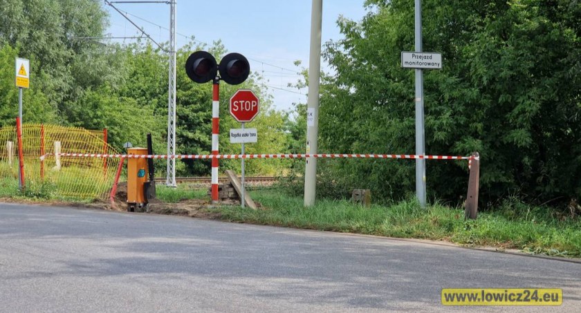 Co dalej z uszkodzoną przez nietrzeźwego rogatką na Katarzynowie? Jest odpowiedź PKP