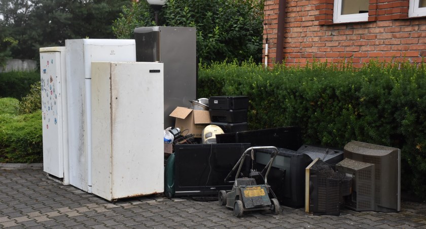 Zbiórka elektrośmieci w łowickich parafiach. Przychód z akcji wesprze misjonarzy (foto)