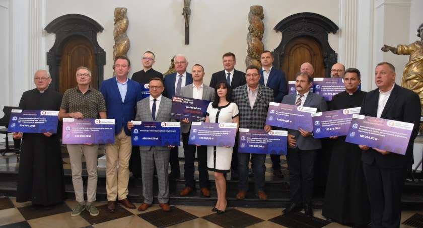 Ponad 4mln 600tys zł z Rządowego Programu Ratowania Zabytków dla Powiatu Łowickiego (foto,film)