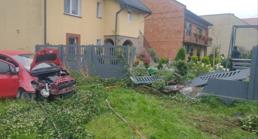 Groźnie na drogach powiatu łowickiego. Są osoby poszkodowane