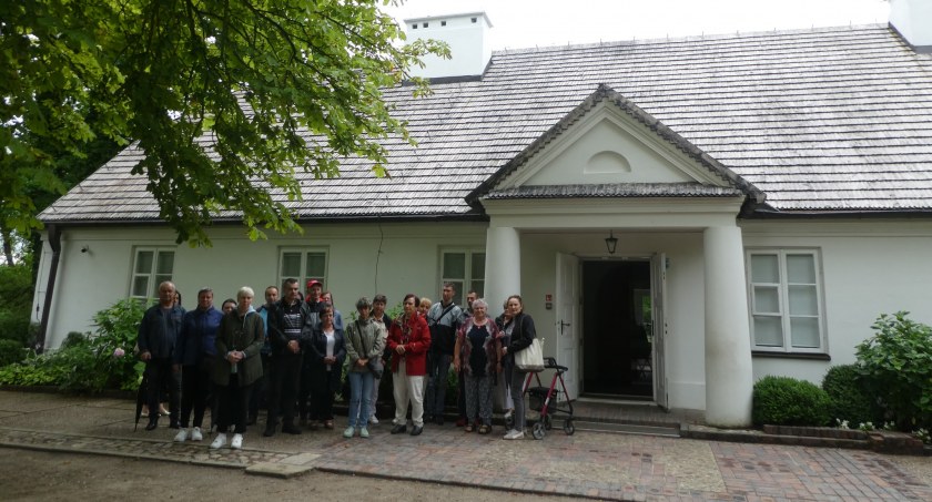 Uczestnicy Środowiskowego Domu Samopomocy w Łowiczu odwiedzili Żelazową Wolę (foto)