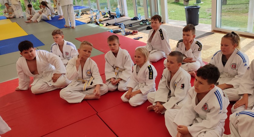 Judocy MKS-u Zryw Łowicz na letnim obozie w Darłówku (foto)