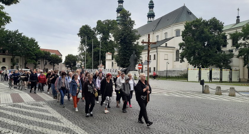 Łowicz. Pielgrzymują do Miedniewic (foto, film)